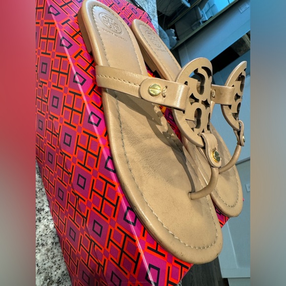 TORY BURCH | Miller Sandal | size 7 | Color- Light Makeup - Picture 4 of 7